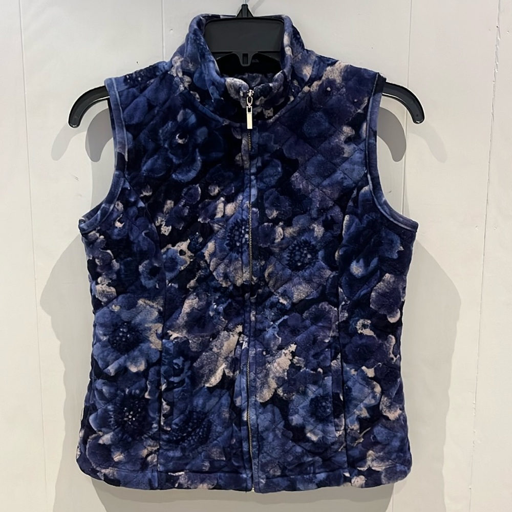 Floral design vest of blue and grey. Front zipper and pockets.
